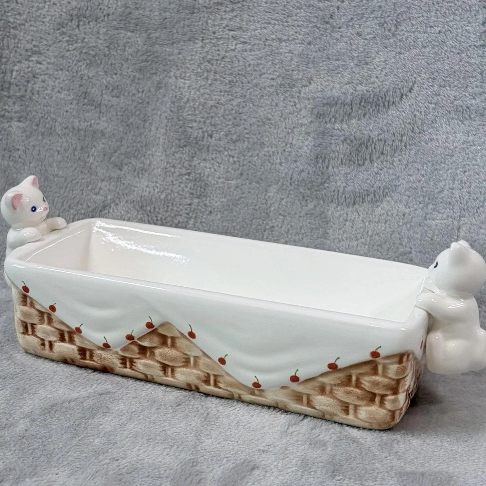 The Unbranded Brand vintage ceramic